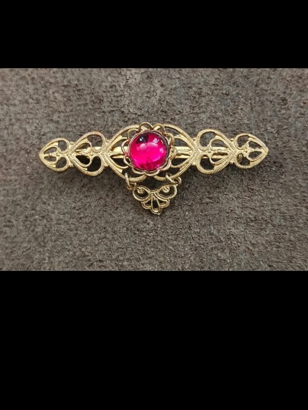 1960s/70s Goldtone Open Sideways Hearts  With Center Red Jelly Cabochon Brooch - Picture 4 of 9